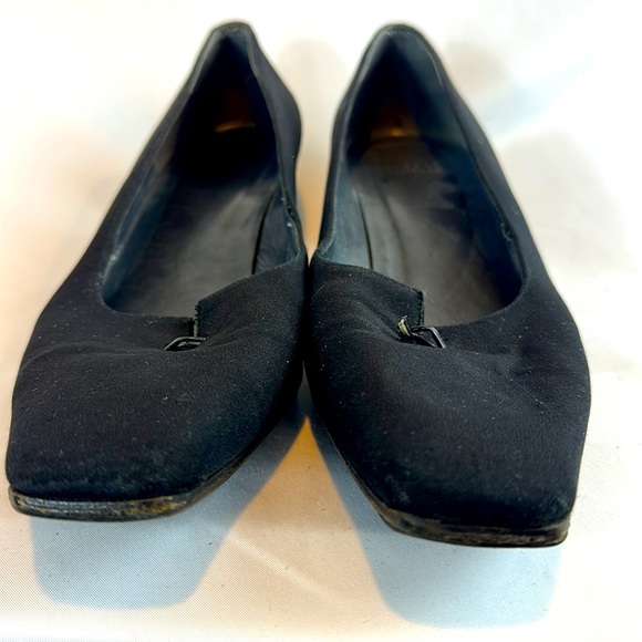 Stuart Weitzman Size 11 Black fabric shoe with patten leather kitten heel. - Picture 5 of 12